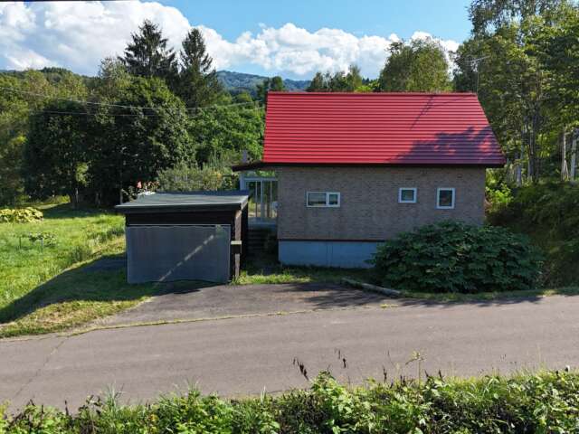 Red cottage 9
