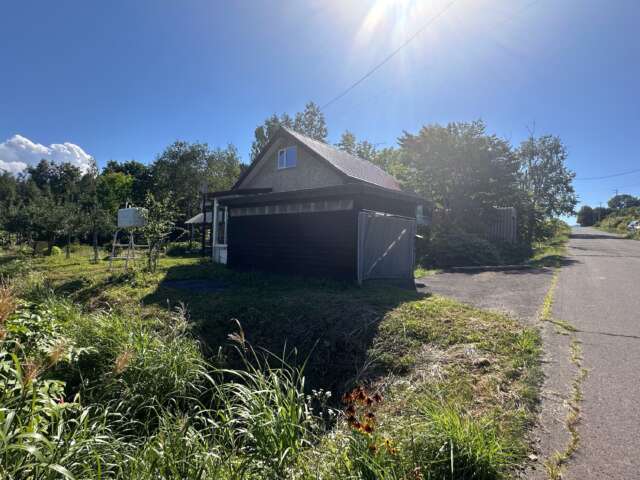 Red cottage g 2