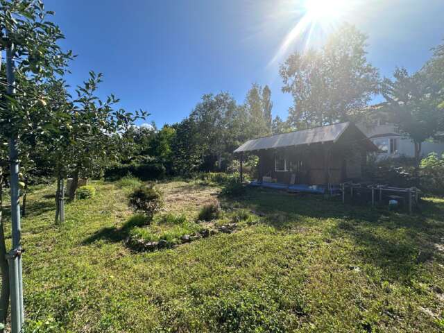 Red cottage g 5