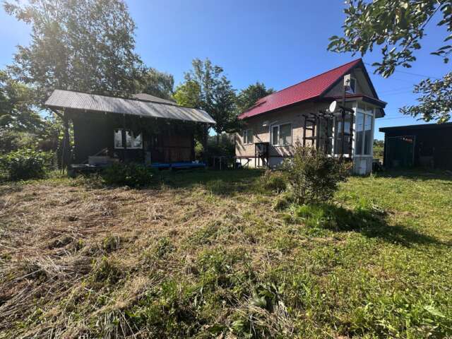 Red cottage g 6